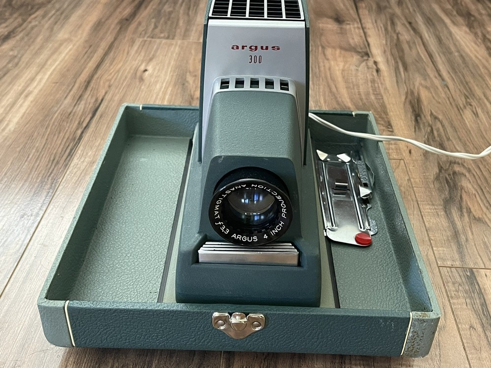 Impeccable Argus 300 Slide Projector with Automatic Slide Changer