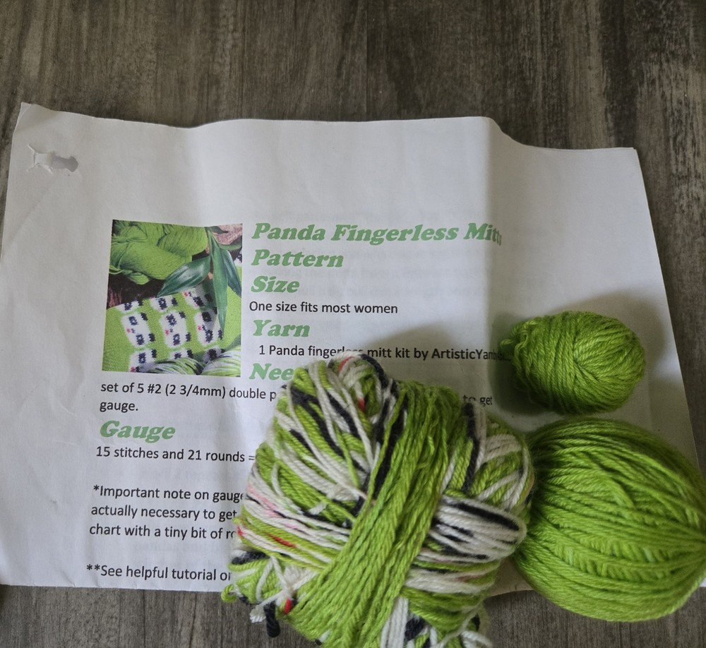 Panda Fingerless Mitts Kit