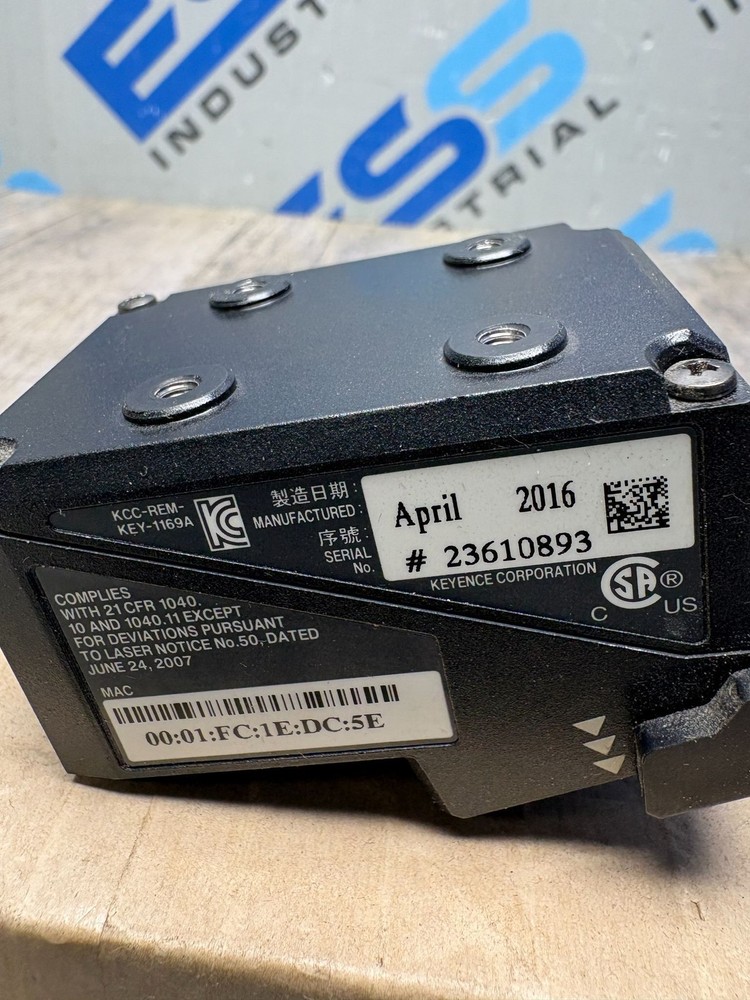 KEYENCE LONG DISTANCE 2D CODE READER SR-752