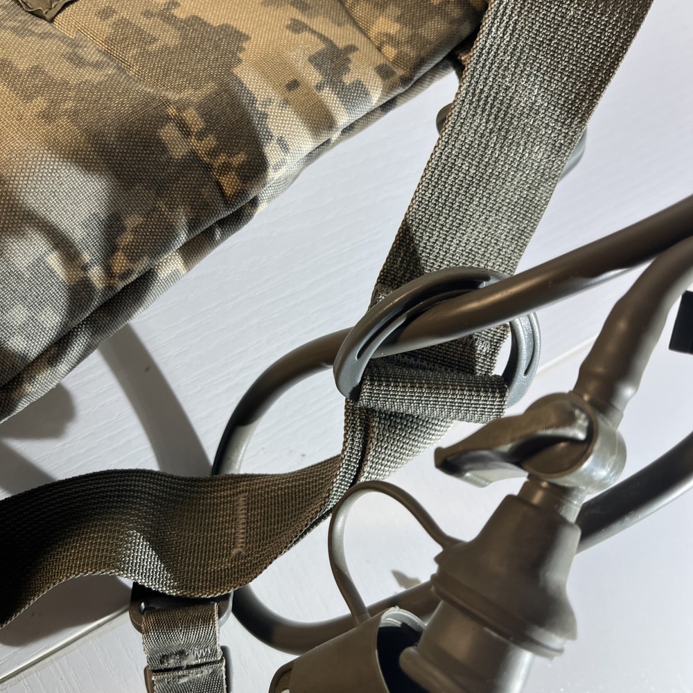 Molle II Hydration System Carrier WITH 100oz/3L Bladder ACU