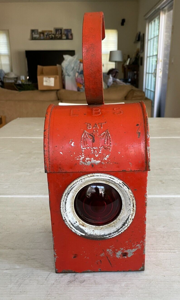 VINTAGE BATCHLEE "LBS BAT" BRITISH ROADWORKS SAFETY PARAFFIN LANTERN