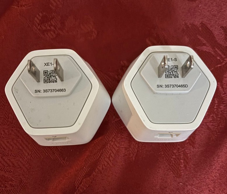 Two Xfinity Wi-Fi Pods Range Extender 1st Generation XE1-S