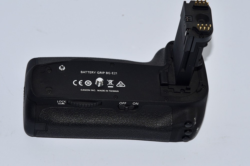 Canon BG-E21 Battery Grip for EOS 6D Mark II