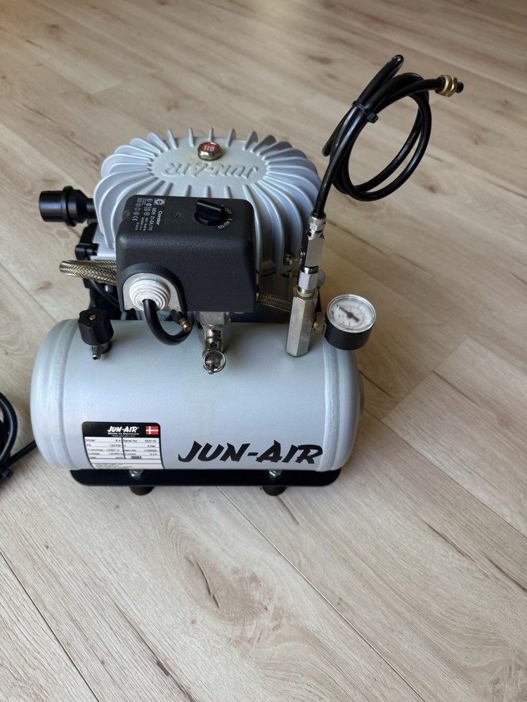 JUN-AIR Model 6-4 120 Psi AIR COMPRESSOR LABORATORY PUMP
