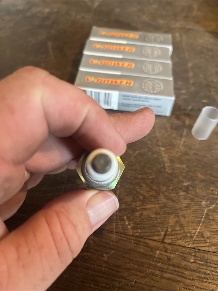 4 NOS NGK GR5 V-Power Spark Plugs 2851