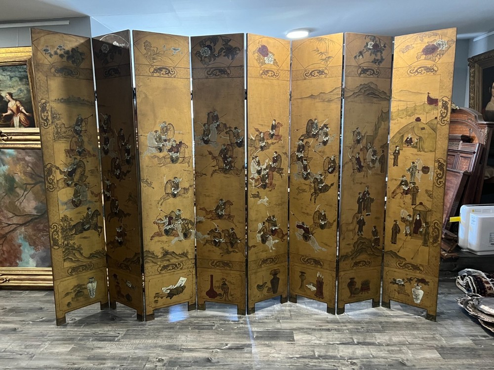 A JAPANESE EIGHT PANEL HAND PAINTED FOLDING FLOOR SCREEN, CIRCA 1900