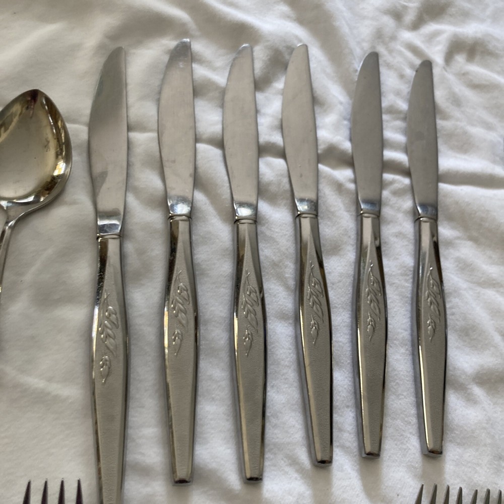 Vintage Community Silverware Woodmere Flatware 35 Pcs