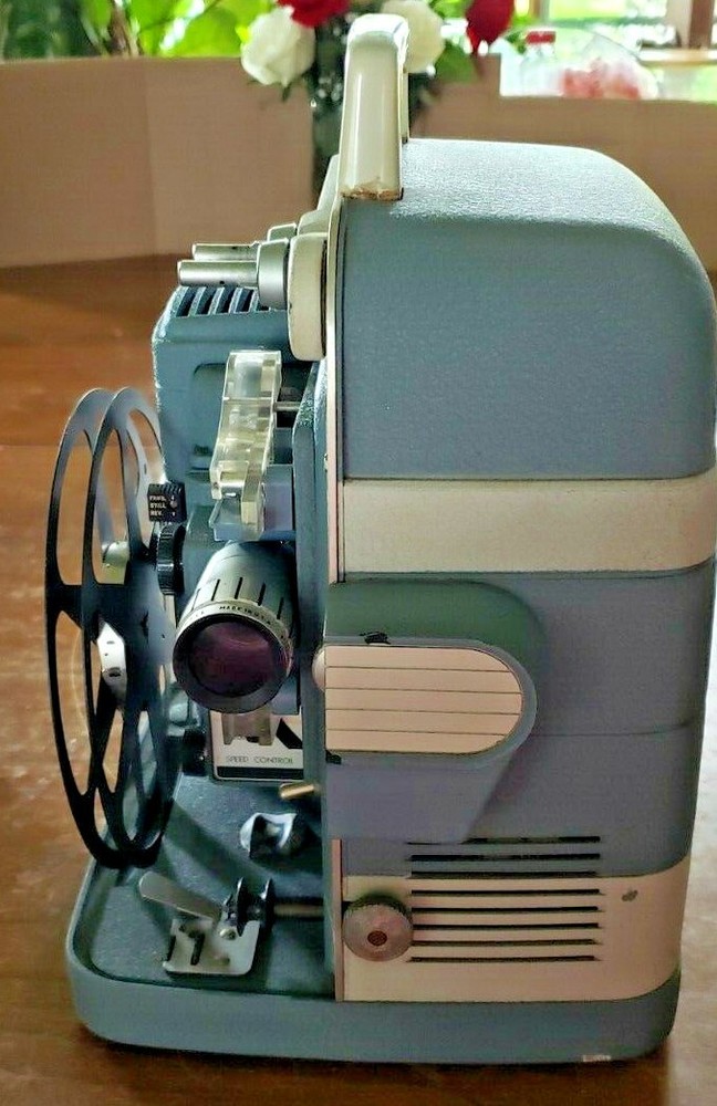 VINTAGE BELL & HOWELL SUPER AUTO LOAD PROJECTOR 8MM