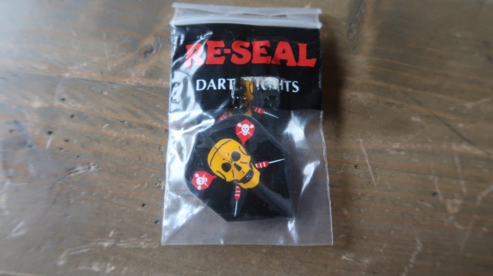 3 NEW Vintage Dart Flights SKULL