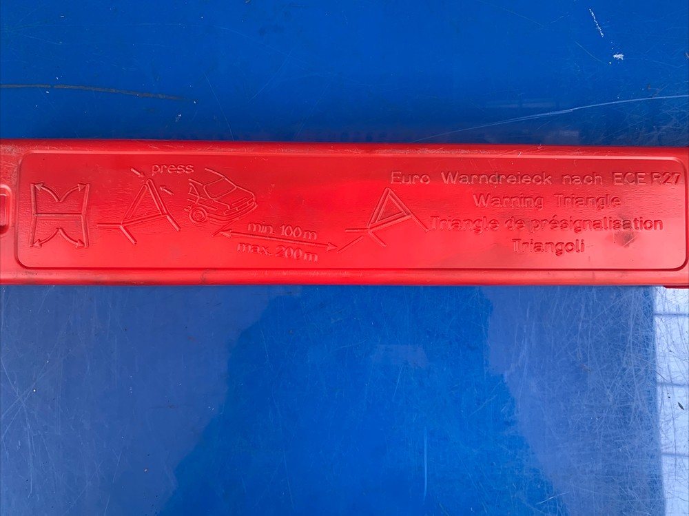 Audi TT MK1 warning triangle