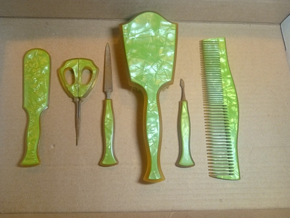 6 Pc Vintage Green Marbled Vanity Set