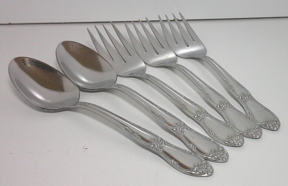 William Rogers 5 Piece Oneida flatware