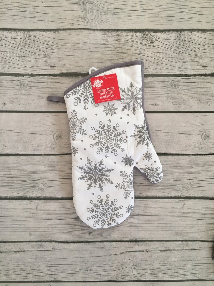 Silver Snowflake Kitchen Linen set