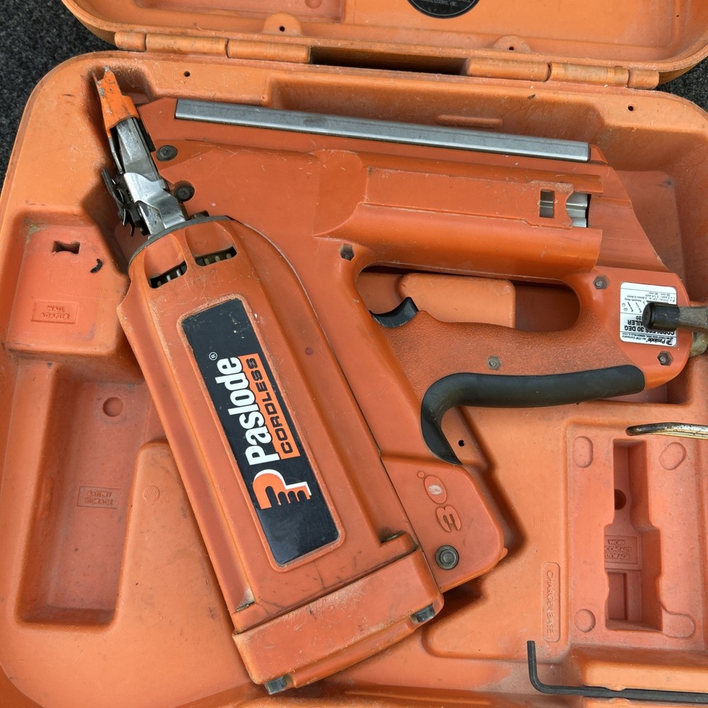 Paslode 30 Degree Framing Nailer (Untested)