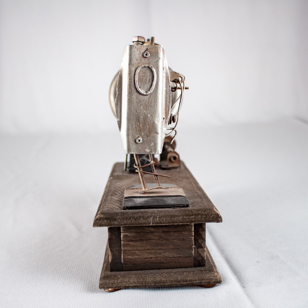 SINGER Sewing Machine Tools Hidden Jewelry Box Decor