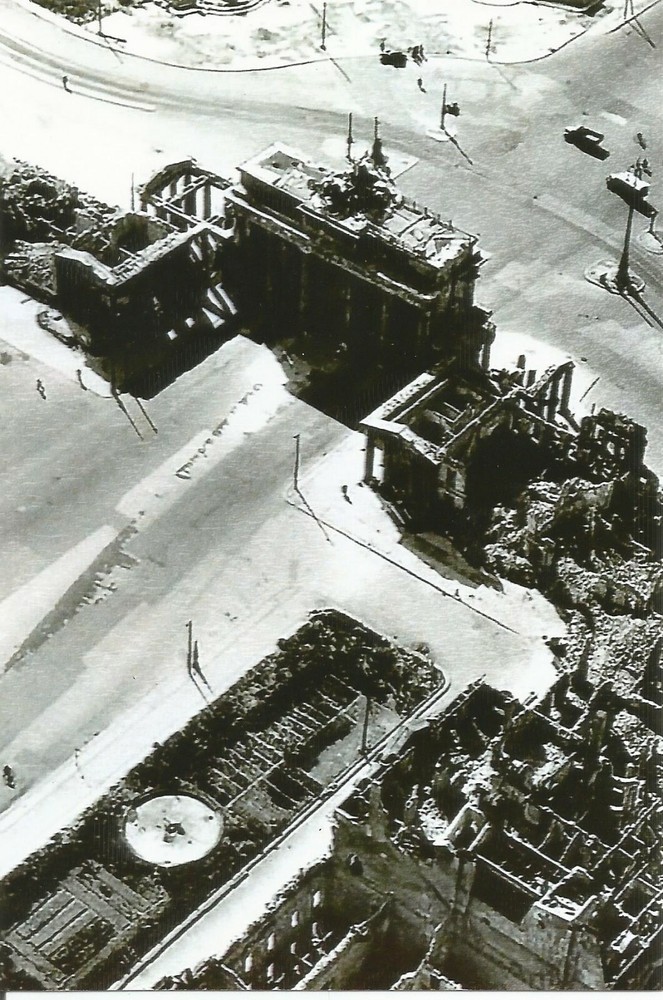 WW II  German   Photo ----  .Berlin 1945