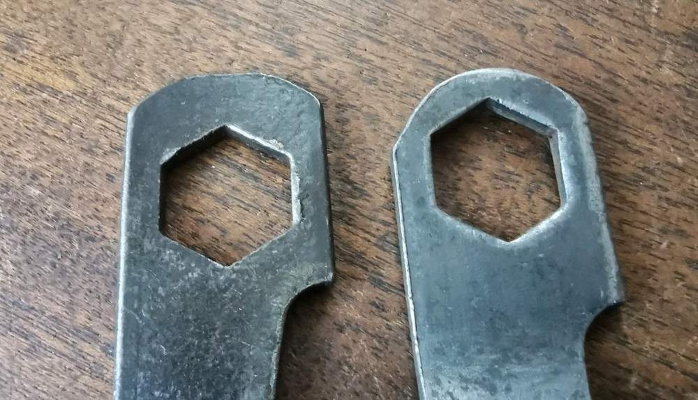 2 Vintage single ended spanners, both 5/8AF, no makers names.