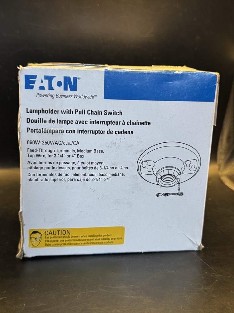 Eaton Lampholder with Pull Chain Switch 659-SP