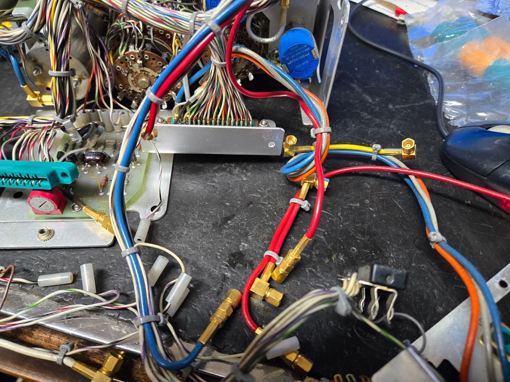 HP SPECTRUM ANALYZER RF SECTION 8553B front panel, knobs, misc boards & cables