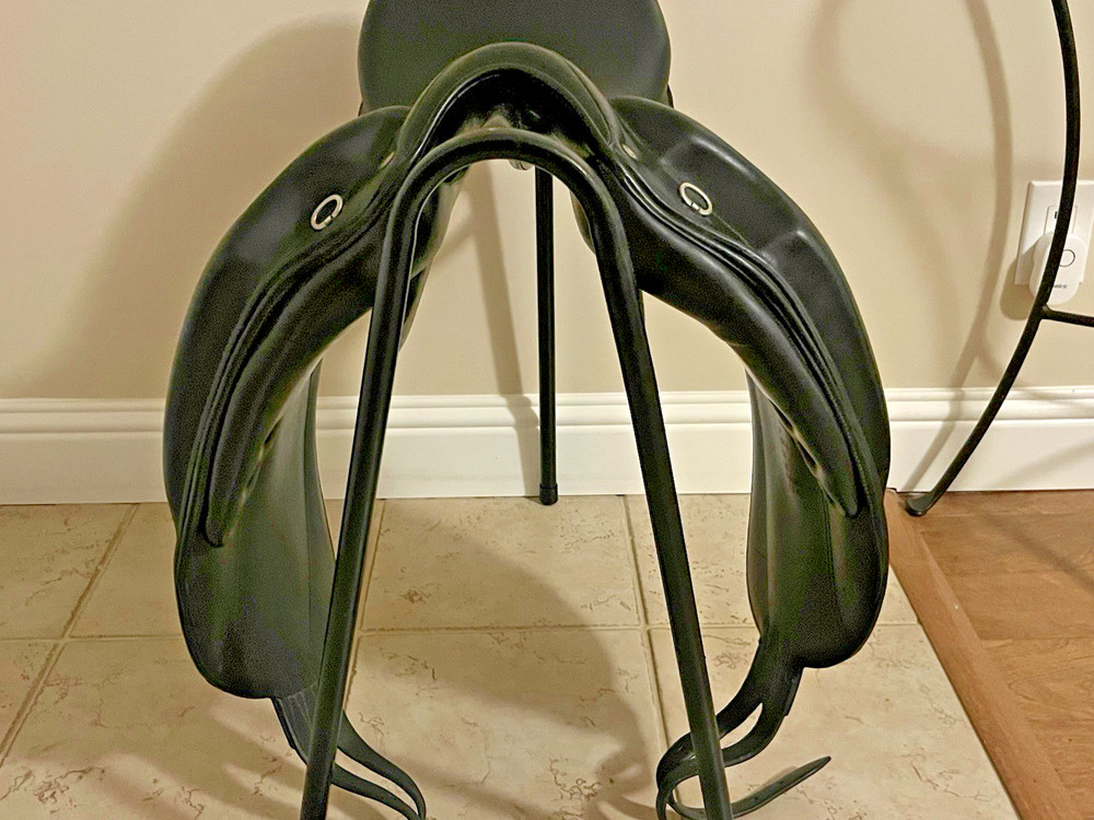 18" 2010 DEVOUCOUX MENDIA monoflap Dressage Saddle-Medium Tree