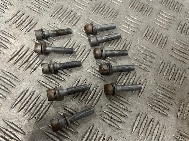 PIAGGIO MP3 125 front wheel bolts 2012