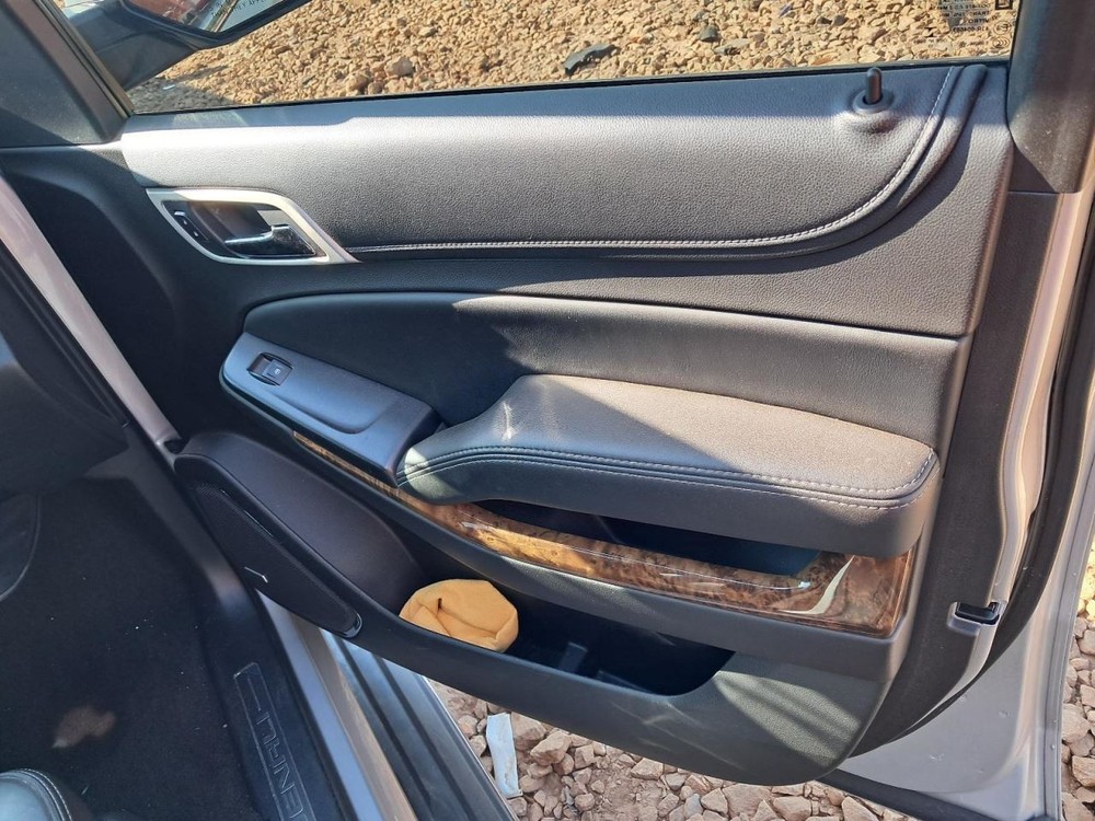 YUKON 2015 Glove Box 4800286