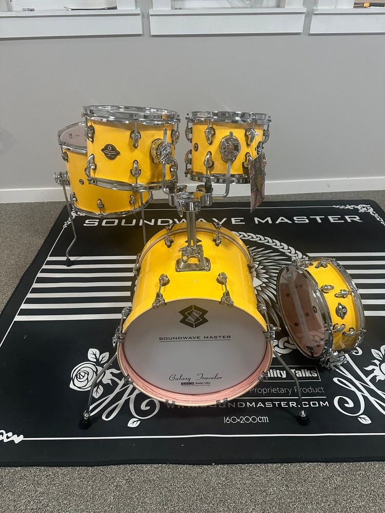 SOUNDWAVE MASTER GALAXY TRAVELER SHELL PACK LEMON YELLOW
