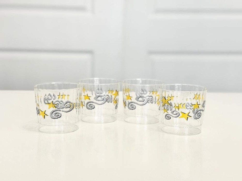 Set of 4 Star Patterned Plastic Cups - New (without tags) - 3x3