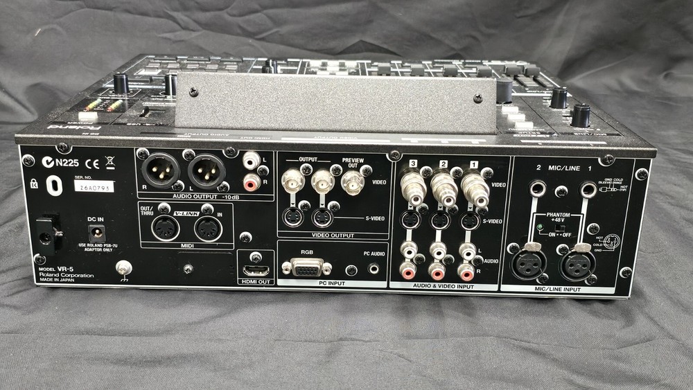 Roland VR-5 AV Mixer & Recorder - READ DESCRIPTION