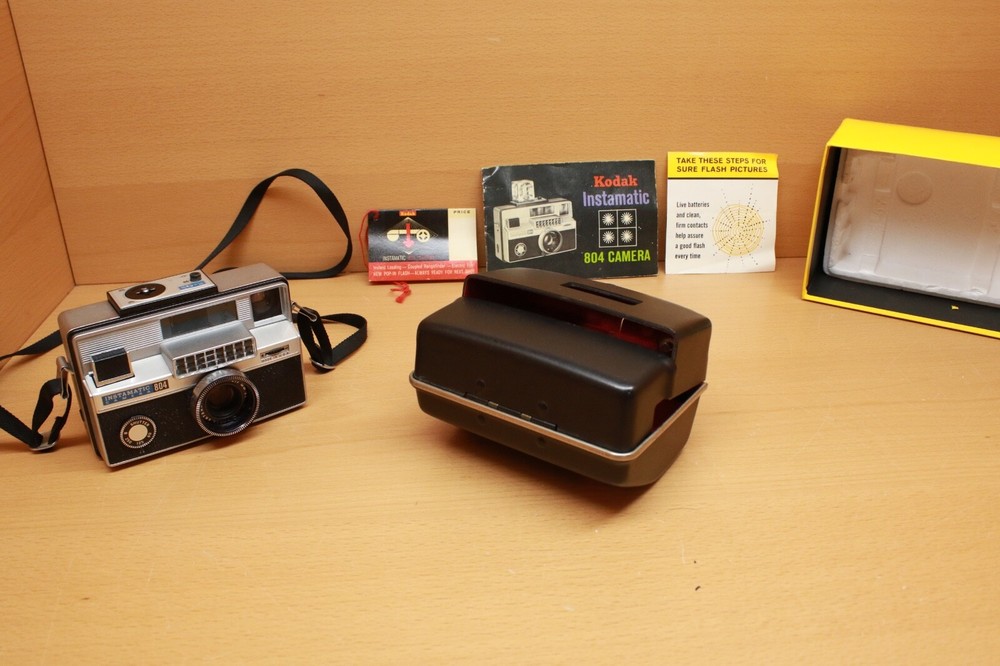Vintage Kodak Instamatic 804 Camera, Original Hard Shell Case/Strap BOX UNTESTED