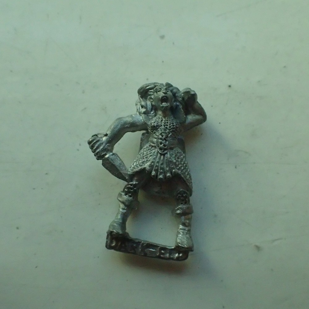 Citadel Warhammer classic 80s C09 Dark Elf Witch Elf