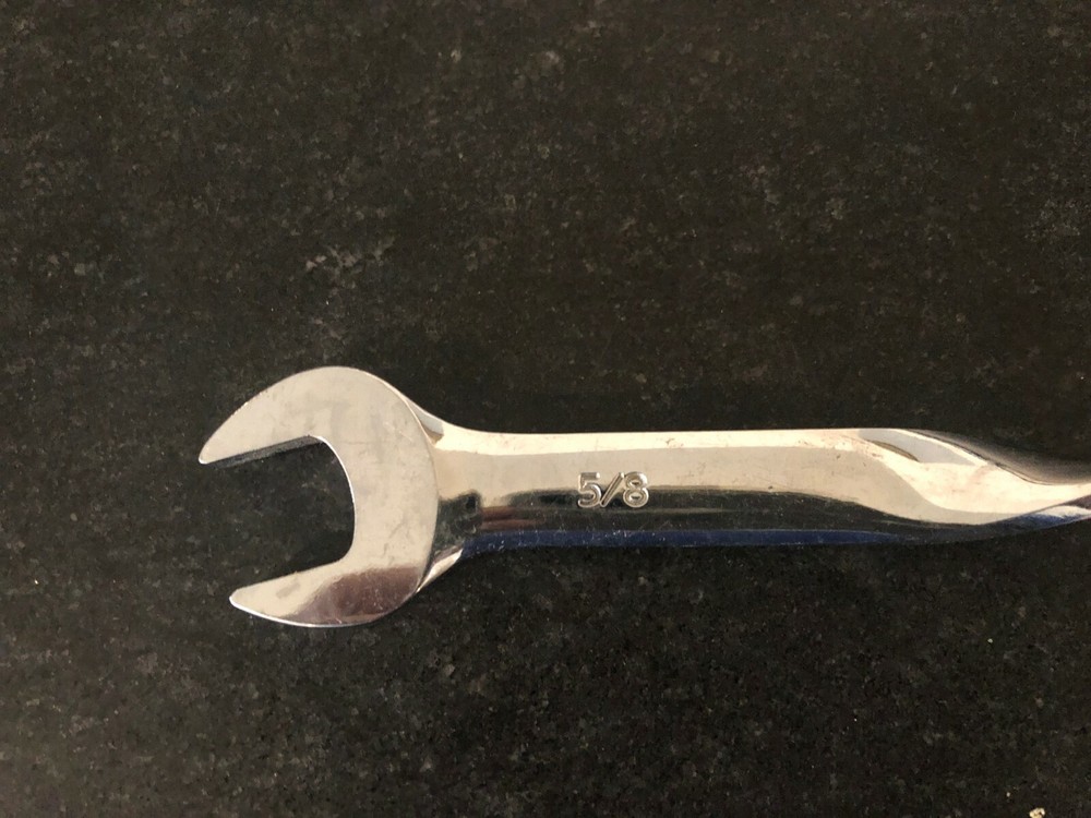 Polished Chrome Combination Ratchet Wrench Twisted - 5/8"