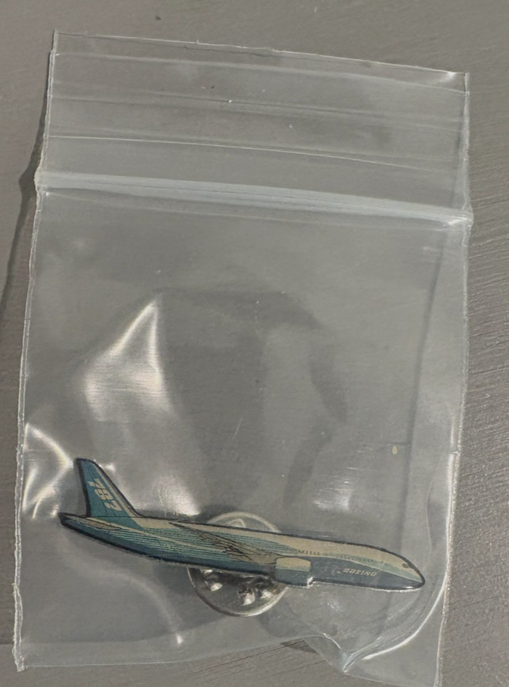 BOEING 787 "SIDE VIEW" LAPEL PIN