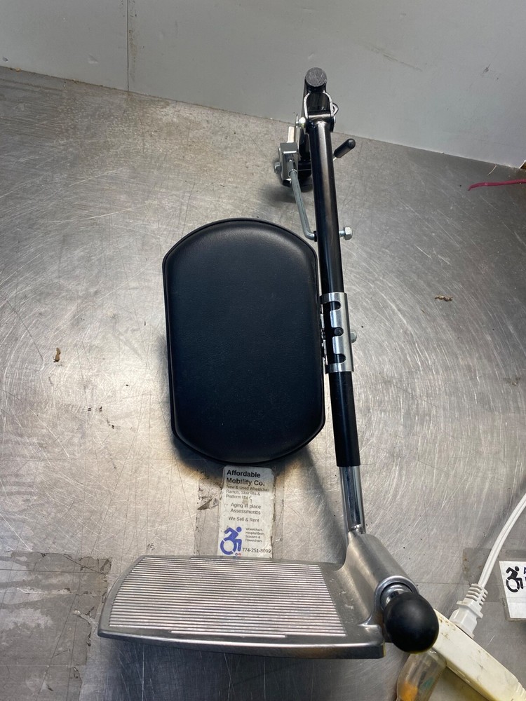Universal Wheelchair Articulating Elevating Rightside Legrest (E1/#8)