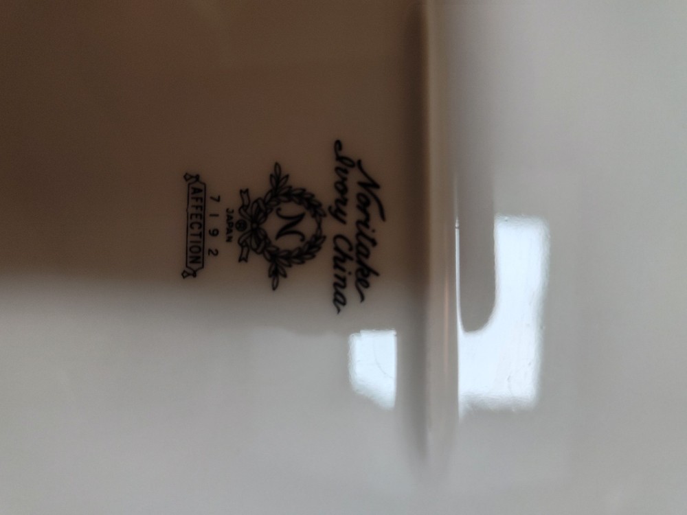 Noritake Porcelain China, Affection Pattern