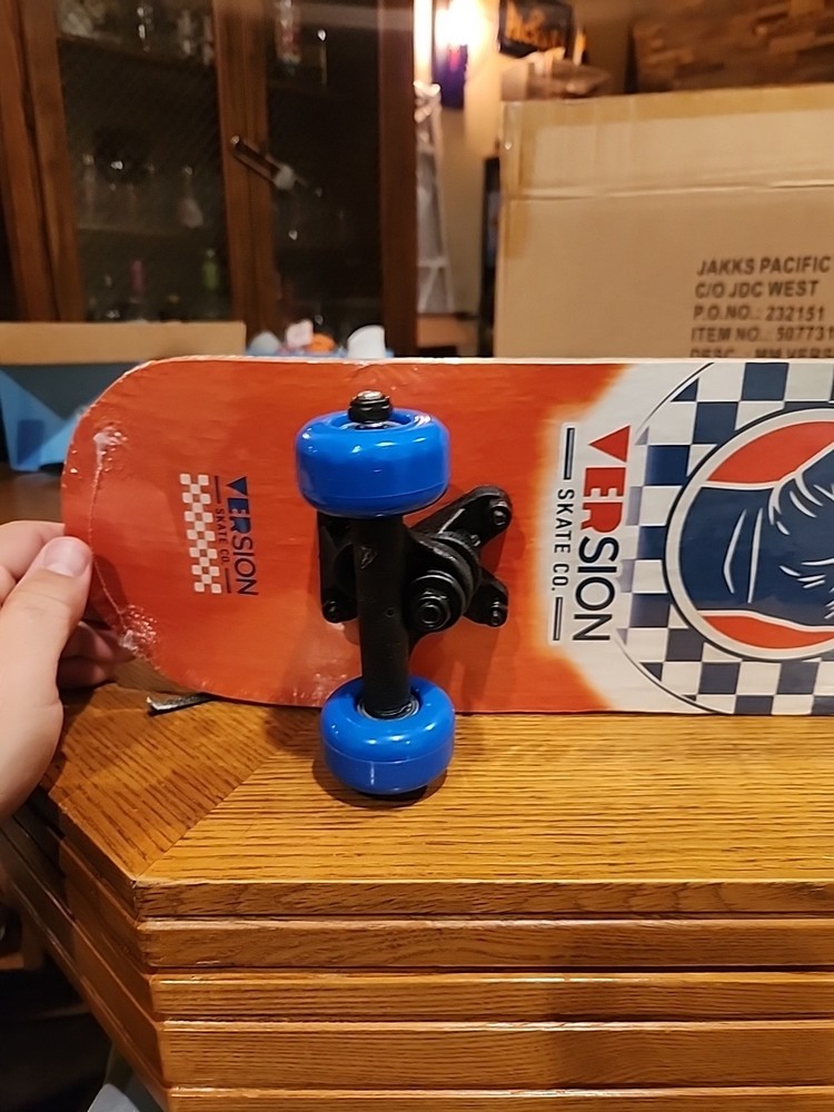 Version popsicle skate board 23 inch New Sealed