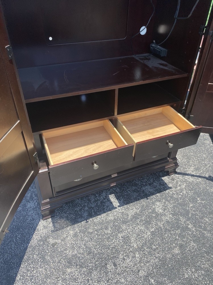 Entertainment center