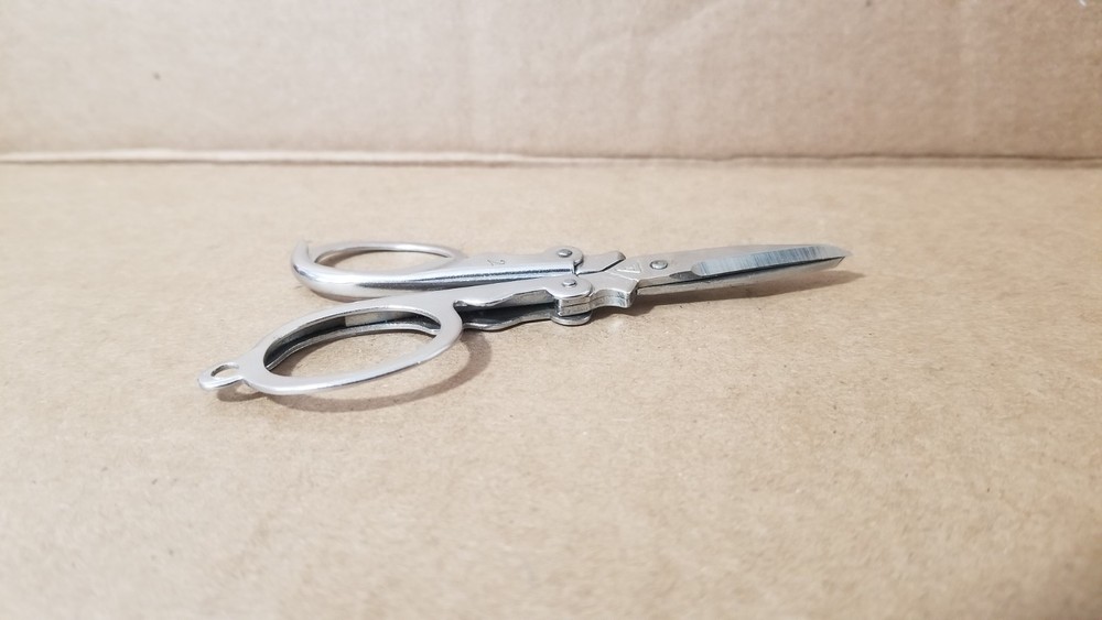 Vintage Collapsible Small Folding Scissors , VGC