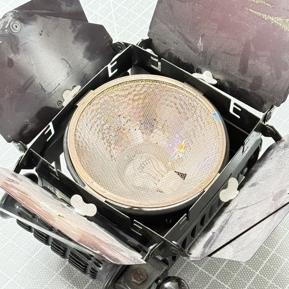 Lowel Omni Light Barn Doors - Works - Camera Flash