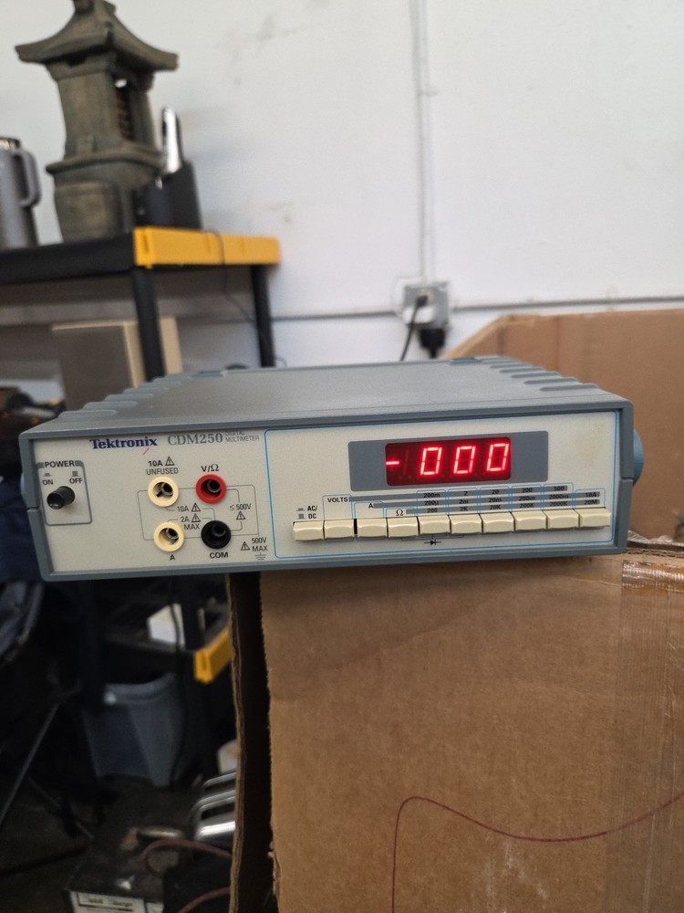 TEKTRONIX CDM250 DIGITAL MULTIMETER - ELECTRONIC TEST EQUIPMENT