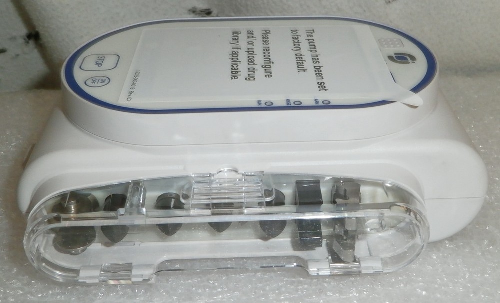 QCORE Sapphire multi therapy pump with accessories (has bad battery)