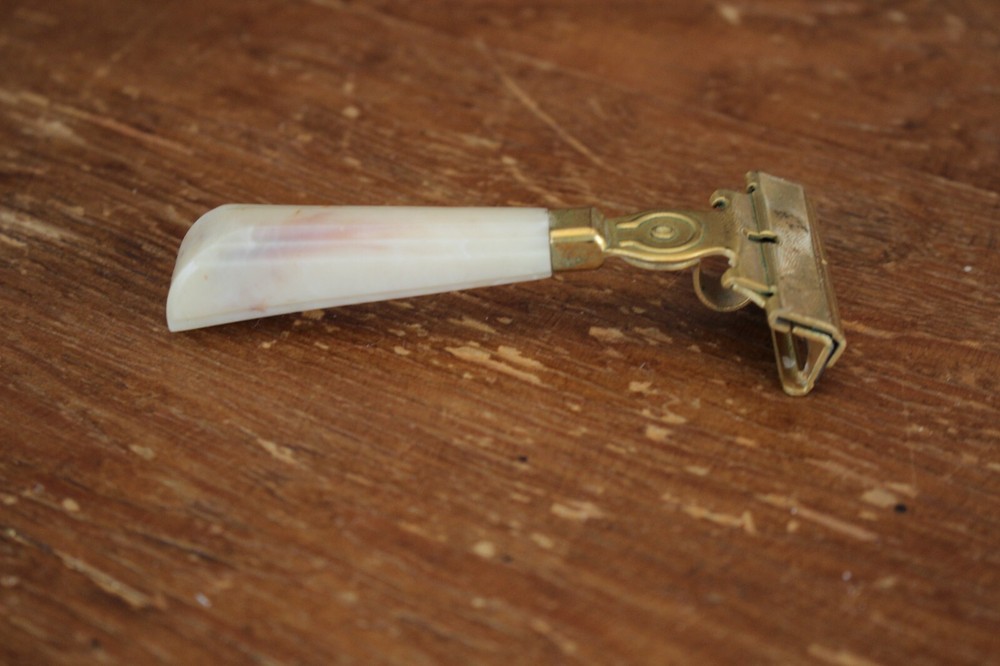 Vintage Eversharp Schick Injector Razor With Bakelite Handle