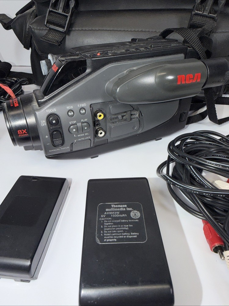 RCA PRO807 8mm Camcorder Untested! Plus Carry Case & Miscelleneous Accessories
