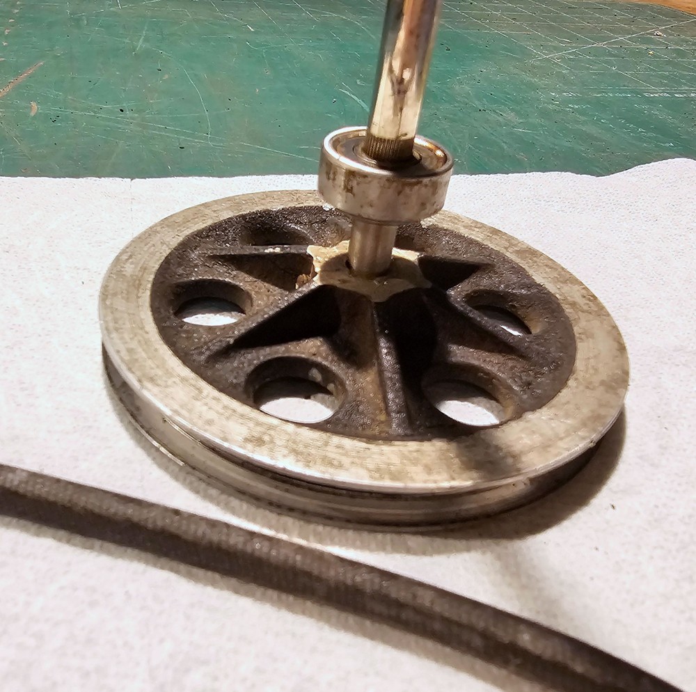 HOLMES 16mm Projector Type 12 - Wheel & Spindle