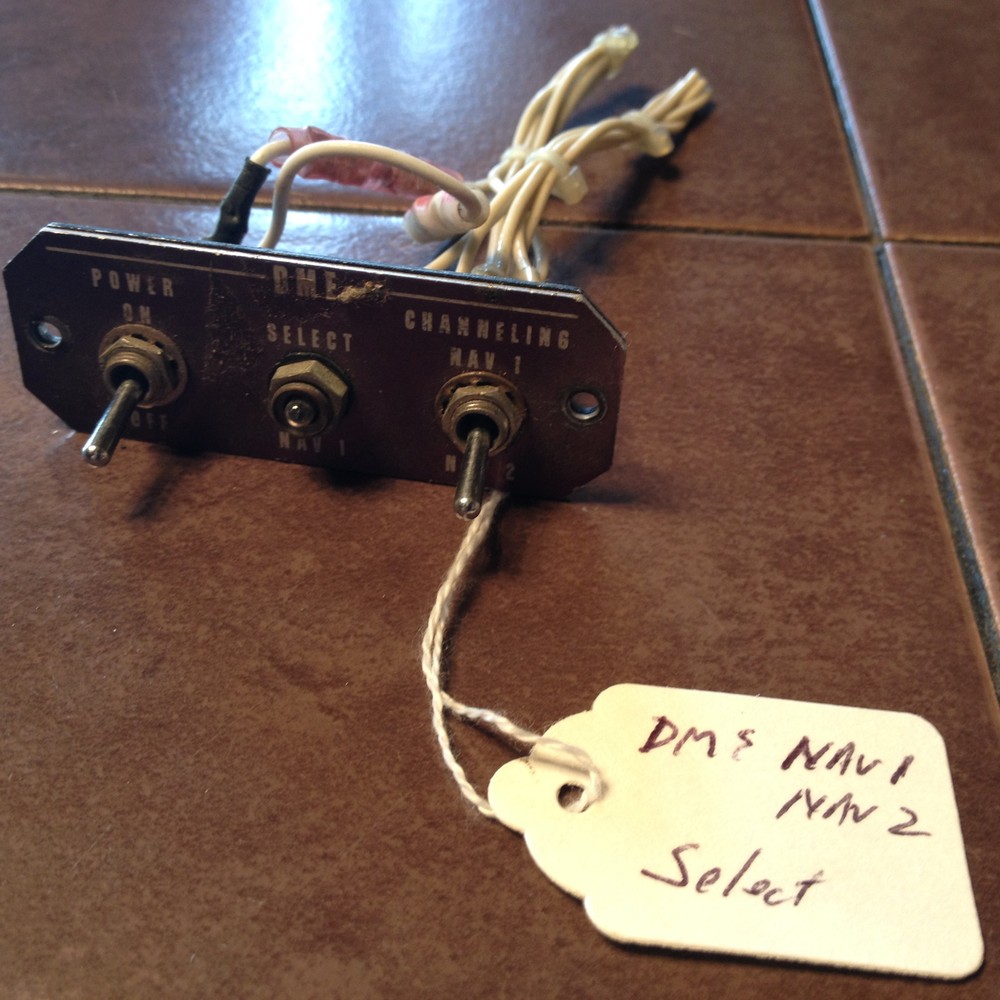 DME Nav 1 - Nav 2 Select Switching Panel