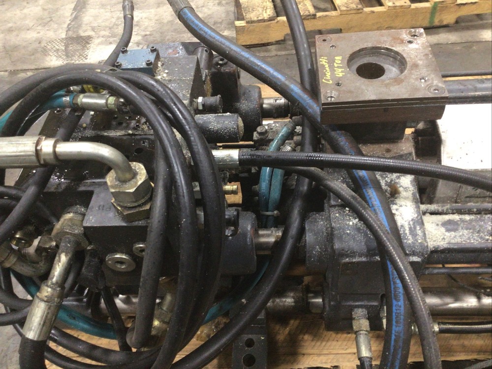 Injection Unit from 44 Ton Cincinnati Press. Molding. Read description #143TW