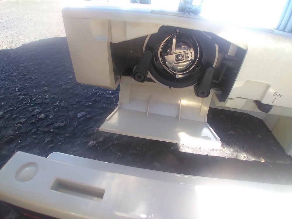 Montgomery Ward Sewing Machine UHT J2000