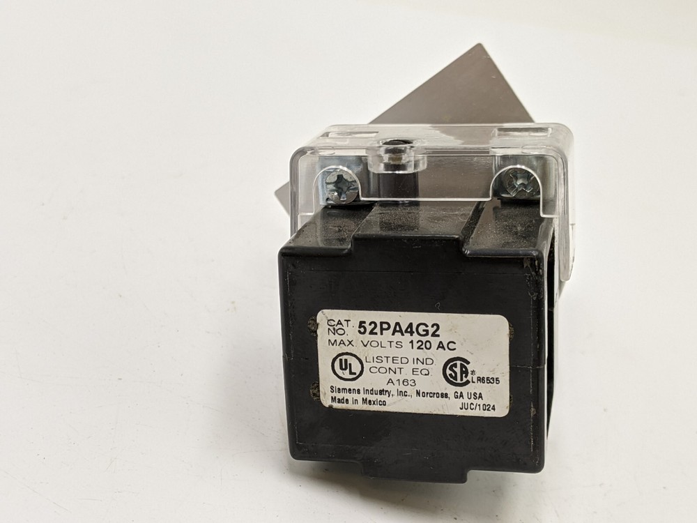 Siemens 52PA4G2 Red Illumination Pilot Light 120 Volt 120V Panel Accessory