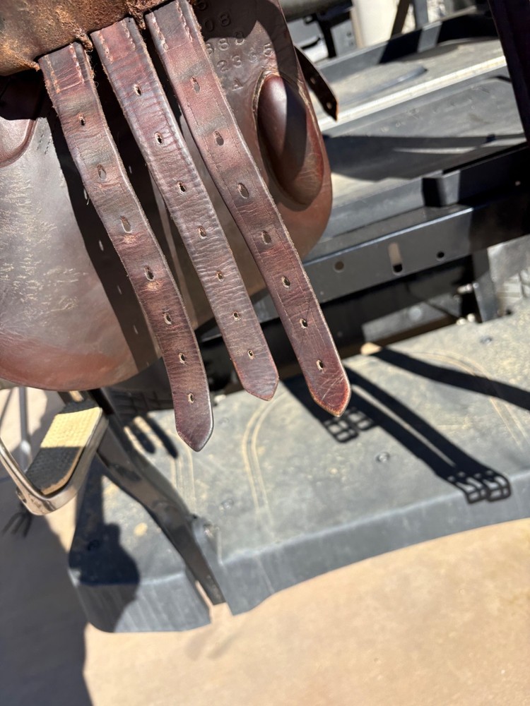 TAD COFFIN SMART-RIDE PERFORMANCE SADDLE WITH FORWARD FLAPS SIZE 16