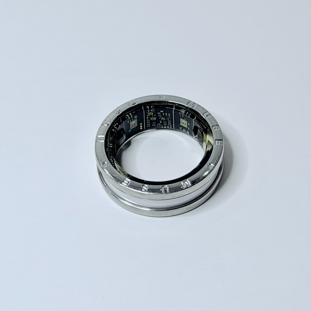 Muse Ring One Smart Ring Titanium &. Ceramic Edition Size 9 - White